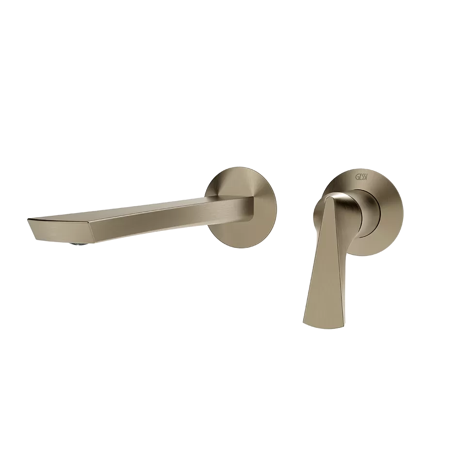 Внешняя часть настенного смесителя для раковины.