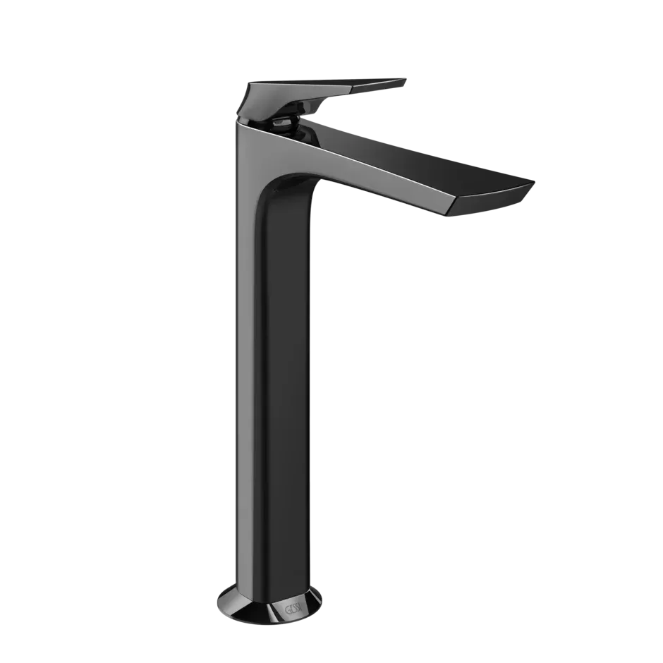 Смеситель для раковины высокой версии со сливом Stop&Go и гибкими соединительными элементами.